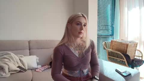 tattoobbgirl online show from April 14, 3:12 pm