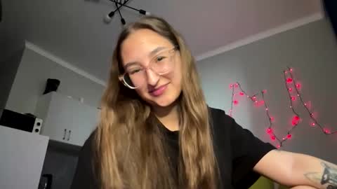 Mia online show from January 13, 2:32 pm