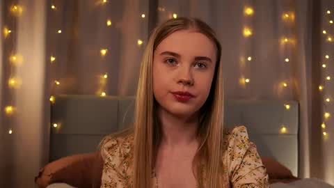 Taya online show from April 22, 5:21 pm