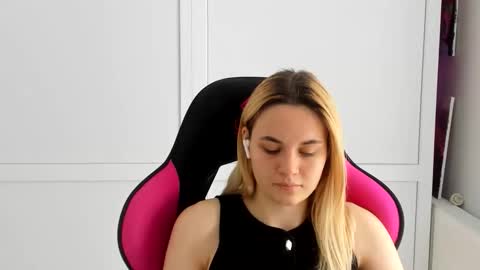 Tay online show from June 11, 12:35 pm