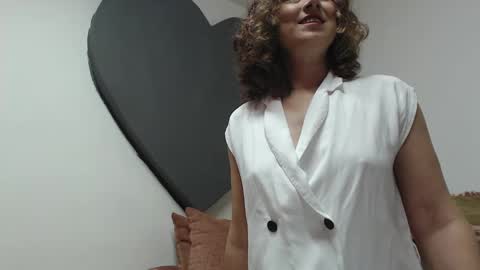 ALICIA--- online show from December 5, 8:03 am