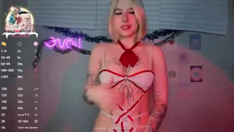 Snapshot of tender__kitty chatting on December 27, 10:34 am Sue online show from December 27, 10:34 am
