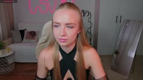 TessaHamilton online show from April 13, 11:00 am