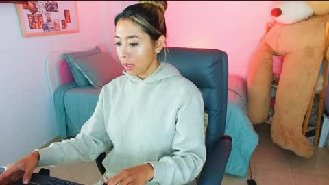 texas_curvykitten online show from April 12, 9:45 am