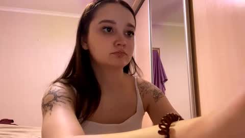 Yumi online show from March 4, 4:13 pm