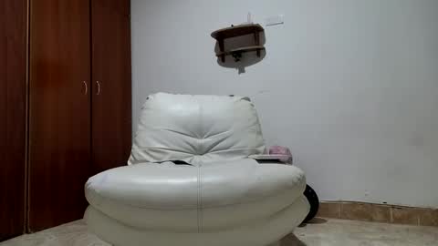 Snapshot of thebadwolf818 chatting on September 17, 8:56 am thebadwolf818 online show from September 17, 8:56 am