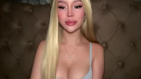 Elle  dont forget to folloW me and thumbs up online show from April 16, 3:40 am