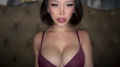 Elle  dont forget to folloW me and thumbs up online show from March 2, 10:11 am