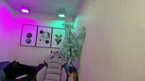 Theia  online show from April 20, 12:41 pm