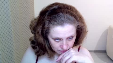 Ella online show from April 18, 7:40 pm