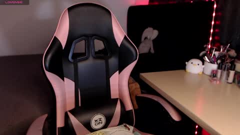 Sara online show from April 22, 7:00 pm