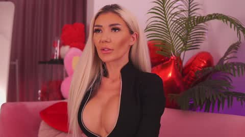 Deea  online show from November 8, 8:30 am