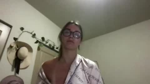 thescarlettlane online show from June 16, 3:29 am