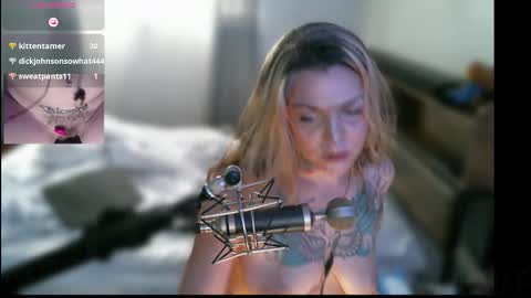 B A E online show from December 22, 5:16 pm