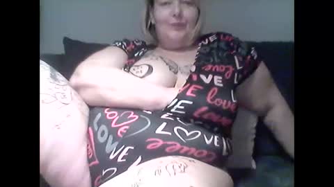 thickdarkangel online show from April 18, 7:07 pm