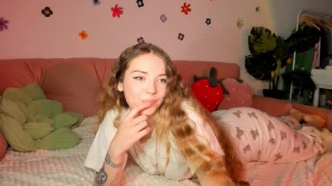 Snapshot of thisisamelia chatting on September 12, 4:47 pm Amelia  shows on mondays fridays and sundays  if anything changes im giving updates on my fansly  online show from September 12, 4:47 pm