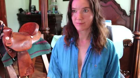 ThornburyRose online show from April 3, 7:23 pm