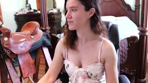 Snapshot of thornbury_rose chatting on February 28, 5:48 pm ThornburyRose online show from February 28, 5:48 pm