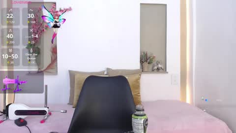Snapshot of tiana_glow chatting on October 3, 11:10 pm tihana online show from October 3, 11:10 pm