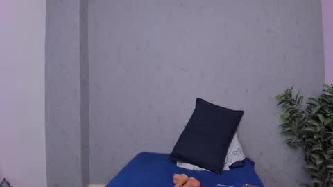 tiffany_mendez online show from December 4, 1:24 pm