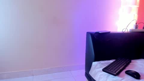 Stefany Suarez online show from November 25, 9:04 pm