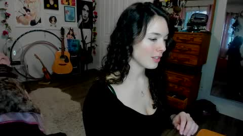 Snapshot of tiggerrosey chatting on February 8, 12:17 am   All my Links online show from February 8, 12:17 am