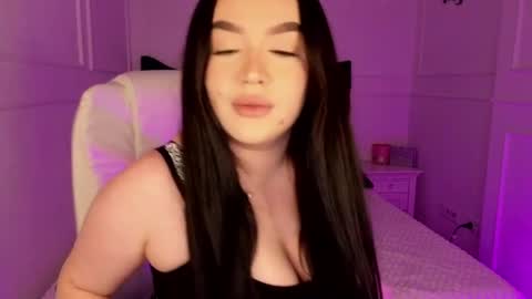 hi im curvy babyface girlie Tina online show from April 4, 7:07 am