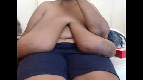 Snapshot of tinagiant chatting on January 25, 11:57 am tinagiant online show from January 25, 11:57 am