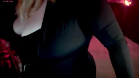 TinkerrBelll online show from March 15, 8:11 pm