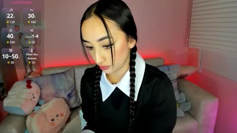 tiny_cora online show from November 30, 5:06 pm