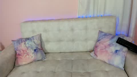 Snapshot of tiny_cora chatting on February 6, 4:58 pm tiny_cora online show from February 6, 4:58 pm