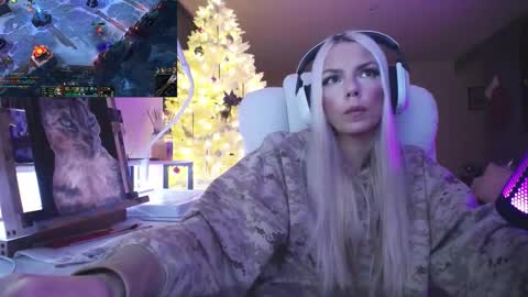 stage Kylie Sinner  brand CLITBAIT online show from January 7, 3:43 am