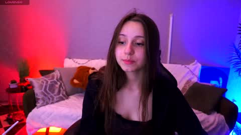 tinynataliee online show from April 19, 6:10 pm