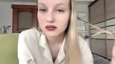 Nina online show from April 20, 8:06 am