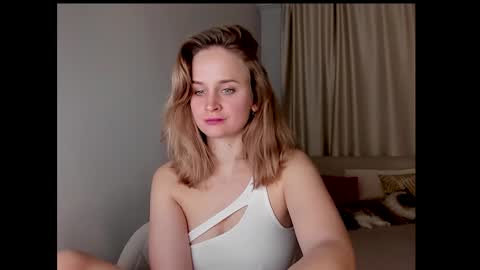 Snapshot of tony_and_alice chatting on January 1, 2:51 am Tony and Alice online show from January 1, 2:51 am