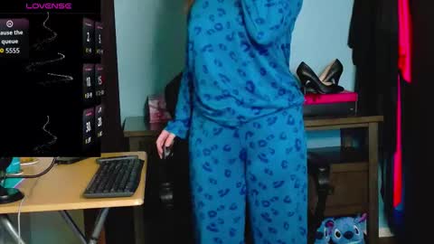 TreeJeanne online show from November 16, 3:19 am