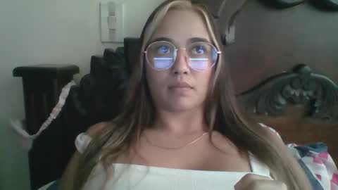 triana_bell online show from November 13, 7:24 pm