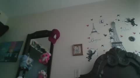 triana_bell online show from November 12, 7:23 pm