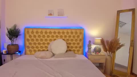 Mia online show from February 5, 7:11 am