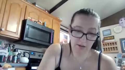 TruckersWifeToBe online show from February 2, 8:08 pm