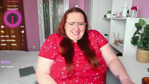 Snapshot of truly_goddess chatting on February 5, 1:22 pm Adelle online show from February 5, 1:22 pm