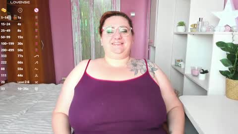 Snapshot of truly_goddess chatting on December 6, 10:16 am Adelle online show from December 6, 10:16 am