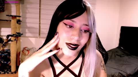 Cait online show from December 18, 2:16 am