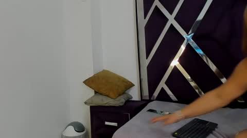 tulecita_402 online show from July 25, 6:42 am