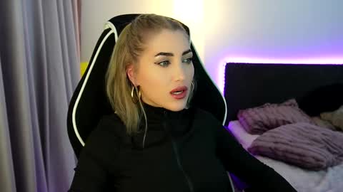 MayCarrey online show from March 2, 11:10 pm