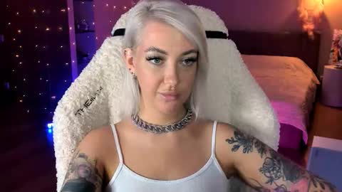 Miley online show from October 31, 1:37 pm