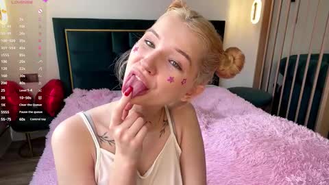 Vikki online show from March 25, 2:20 pm