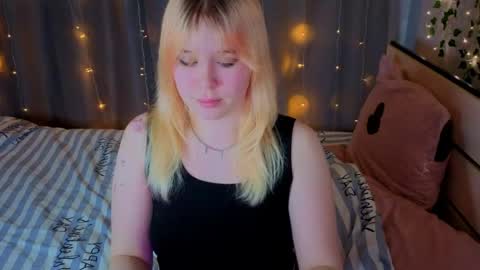 unburntkatniss online show from April 24, 3:26 pm