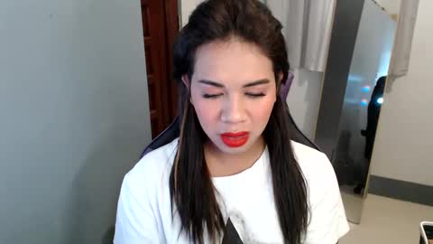 Snapshot of ur_cutiesthotasianxx chatting on January 2, 2:22 am Vee online show from January 2, 2:22 am