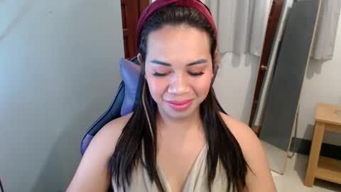 Snapshot of ur_cutiesthotasianxx chatting on January 4, 11:17 pm Vee online show from January 4, 11:17 pm